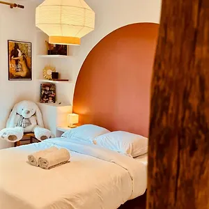 https://charmant-appartement-montmartre-centre.fr-paris.fr